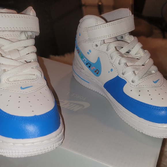 Size 10c high air force one, baby shark custom - Picture 2 of 5